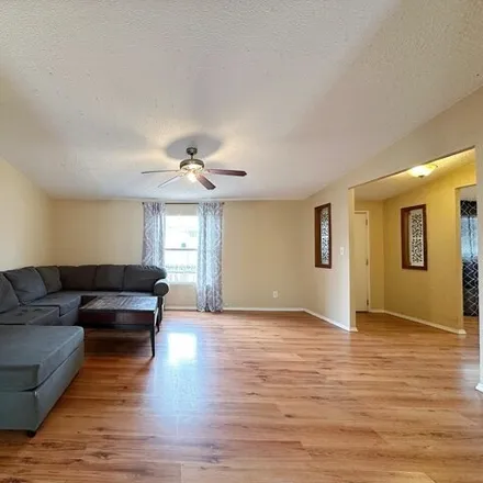 Image 7 - 1039 Las Rosas Drive, Los Lunas, NM 87031, USA - Apartment for sale