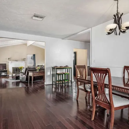 Image 2 - 7157 Tunney Avenue, Los Angeles, CA 91335, USA - House for sale