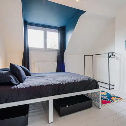 Rent this 1 bed apartment on Rue Simonis - Simonisstraat 44 in 1050 Ixelles - Elsene, Belgium
