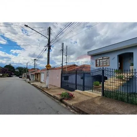 Buy this 2 bed house on Rua Bernardo Stefani in Matadouro, Bragança Paulista - SP