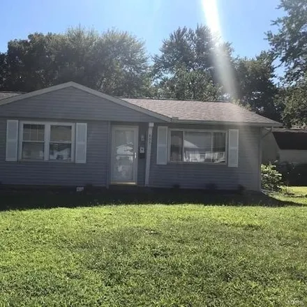 Rent this 3 bed house on 851 Juniper Drive in Petersburg, O'Fallon