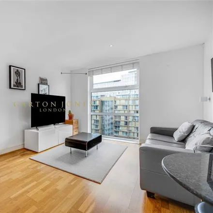 Rent this 1 bed apartment on Warwick Building in 366 Queenstown Road, London