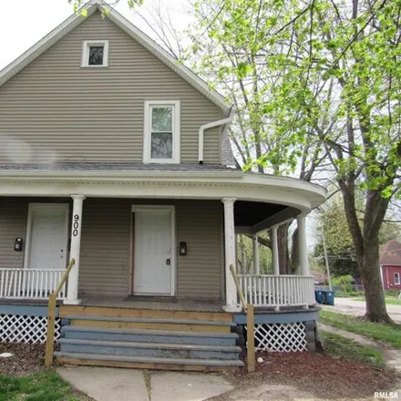 Rent this 2 bed apartment on 421 9th Street in Silvis, IL 61282