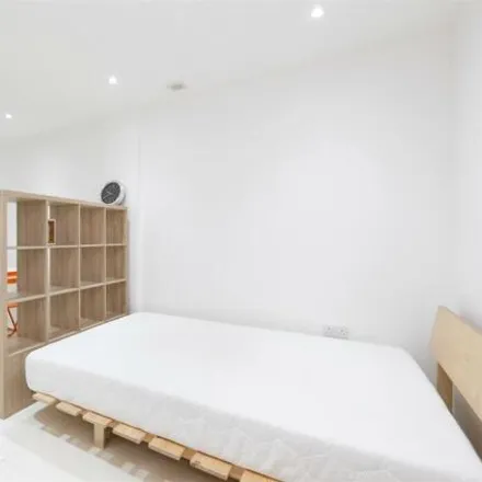 Image 5 - City View House, 455-463 Bethnal Green Road, London, E2 9QH, United Kingdom - Apartment for sale