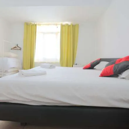 Rent this 2 bed apartment on Rue du Méridien - Middaglijnstraat 61 in 1210 Saint-Josse-ten-Noode - Sint-Joost-ten-Node, Belgium