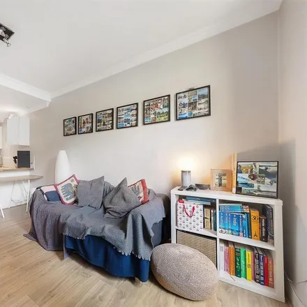 Rent this 1 bed apartment on Macaulay Road in London, SW4 0QP