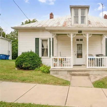 Buy this 2 bed house on 821 Maupin Avenue in New Haven, Franklin County