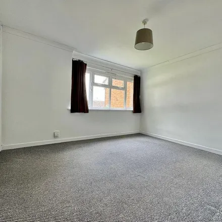 Image 6 - Smithmoor Crescent, West Bromwich, B71 3EB, United Kingdom - Apartment for rent