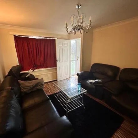 Image 2 - Grantham Green, Middlesbrough, TS4 3QR, United Kingdom - Townhouse for sale