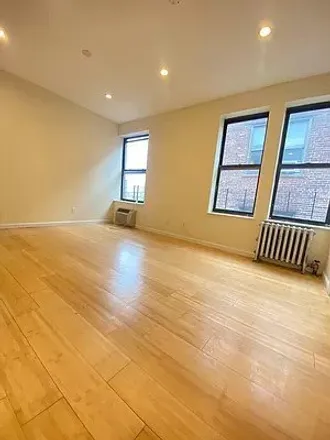 Rent this 3 bed house on 562 West 189th Street in New York, NY 10040