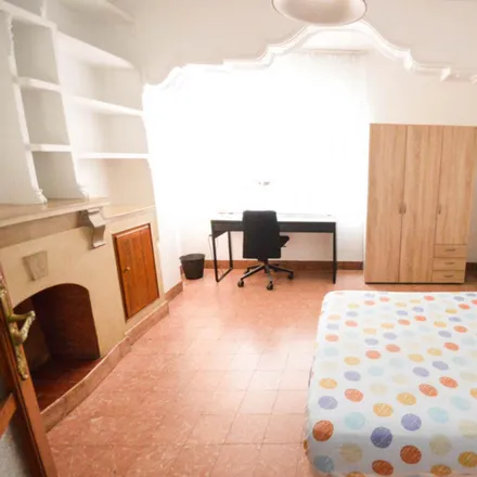 Rent this 6 bed room on Restaurante Casa Vonica in Carrer de la Conserva, 46023 Valencia