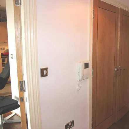 Image 7 - Miles Close, London, SE28 0NH, United Kingdom - Apartment for rent