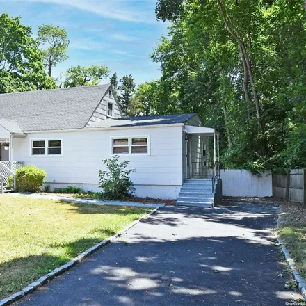 Buy this 3 bed house on 3 Monsen Street in Central Islip, Islip