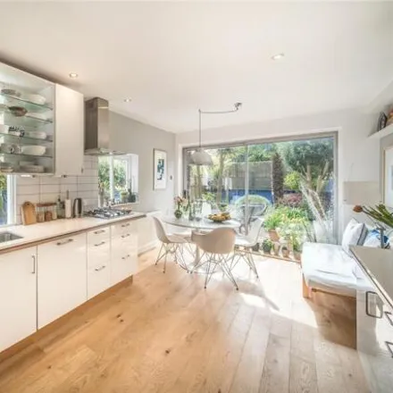 Image 4 - 124 Victoria Road, London, NW6 6BD, United Kingdom - Townhouse for sale