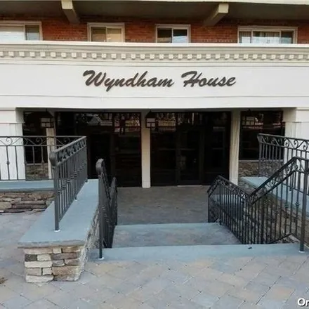 Image 3 - Wyndham House, Atlantic Avenue, Village of Lynbrook, NY 11518, USA - Apartment for rent