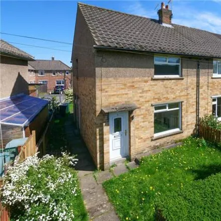 Rent this 2 bed townhouse on Derwent Avenue in Baildon, BD17 5RY