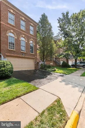 Image 2 - 12477 Rose Path Circle, Pender, Chantilly, VA 22033, USA - Townhouse for sale