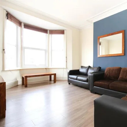 Image 1 - Warton Terrace, Newcastle upon Tyne, NE6 5LS, United Kingdom - Apartment for rent