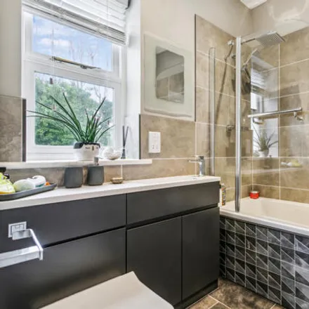 Image 4 - Bailey Mews, Strand-on-the-Green, London, W4 3PZ, United Kingdom - Townhouse for sale