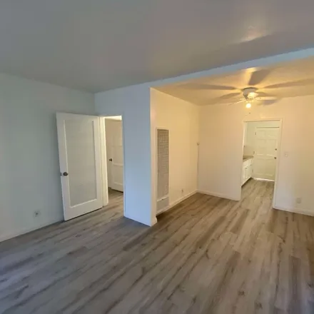 Image 3 - 4267 Degnan Boulevard, Los Angeles, CA 90008, USA - Apartment for rent