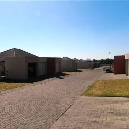 Image 5 - Ridge Avenue, Hoëveldpark, eMalahleni, 1042, South Africa - Townhouse for rent