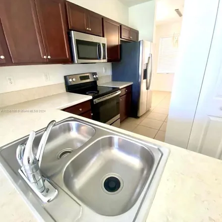 Rent this 3 bed townhouse on 848 Brickell Avenue in Miami, FL 33131