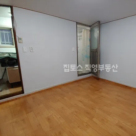 Rent this studio apartment on 서울특별시 관악구 신림동 490-18