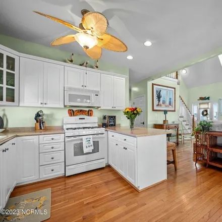 Image 4 - 9077 West 9th Street, West Onslow Beach, Surf City, NC 28445, USA - House for sale