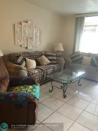 Image 9 - 3203 Somerset Drive, Lauderdale Lakes, FL 33311, USA - Condo for sale