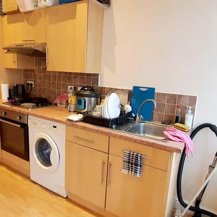 Image 2 - Connaught Road, Cardiff, CF24 3PX, United Kingdom - Apartment for rent