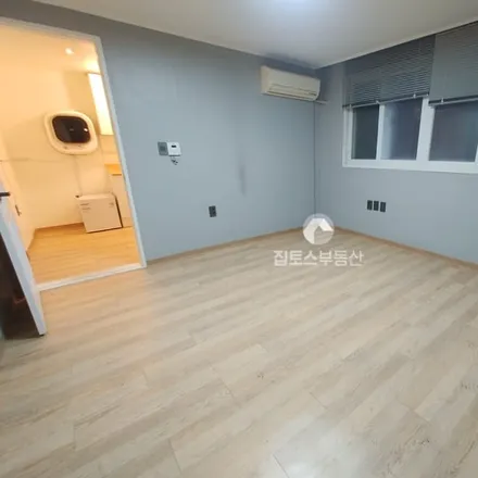 Rent this studio apartment on 서울특별시 강남구 논현동 16-20