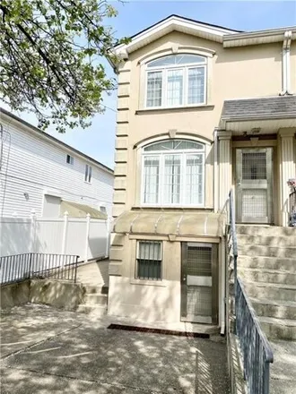 Buy this 3 bed house on 5 Armour Pl in New York, 10309