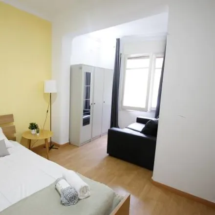 Image 4 - Carrer del Cinca, 6, 08030 Barcelona, Spain - Room for rent