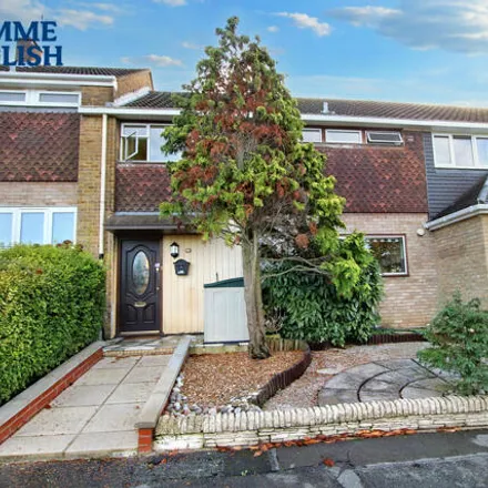 Buy this 3 bed townhouse on Renacres in Basildon, SS16 5TY