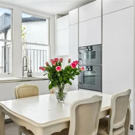 Image 7 - York Mansions, 215 Earl's Court Road, London, SW5 9RF, United Kingdom - Apartment for sale