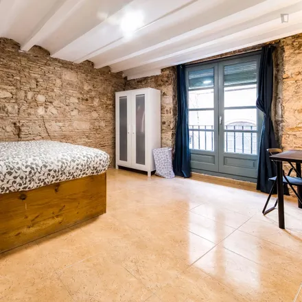 Rent this 5 bed room on Carrer de Sant Antoni Abat in 13, 08001 Barcelona