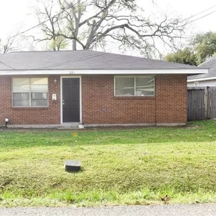 Rent this 2 bed house on 225 Grove Street in Ponchatoula, LA 70454