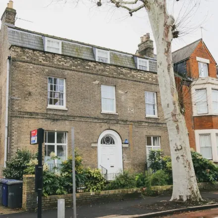 Rent this 1 bed apartment on 26 Newmarket Road in Cambridge, CB5 8DT