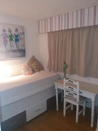 Rent this 3 bed room on Madrid in Avenida de Burgos, 30