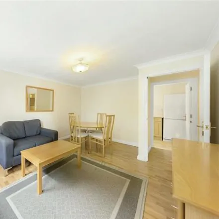 Image 2 - Alfred Close, London, W4 5UW, United Kingdom - Room for rent