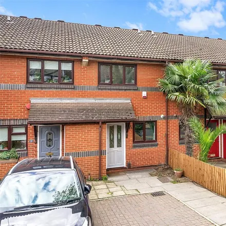 Rent this 2 bed townhouse on 50 Wrexham Road in Old Ford, London