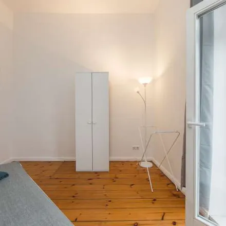 Rent this 5 bed apartment on Driesener Straße 16 in 10439 Berlin, Germany