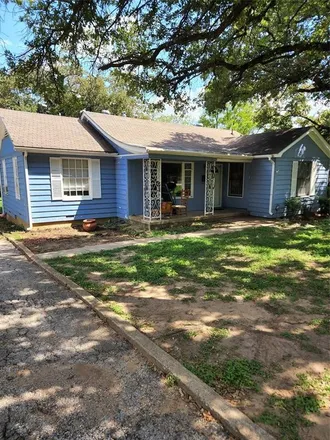 Rent this 2 bed house on 2101 Queen Street in Fort Worth, TX 76103