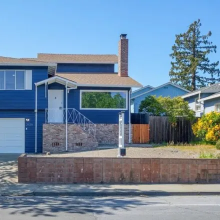 Buy this 5 bed house on 2528 Jefferson Avenue in Redwood City, CA 94061