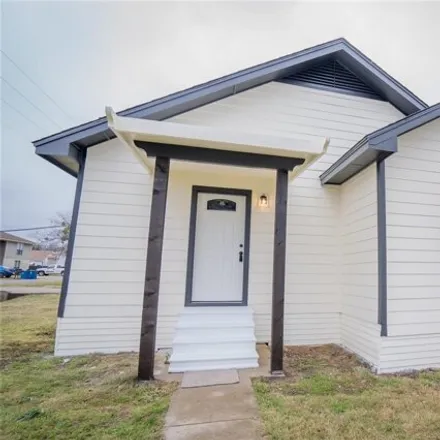 Buy this 3 bed house on 365 West Canton Street in Palmer, Ellis County
