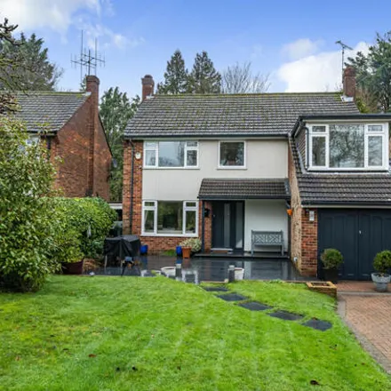 Buy this 4 bed house on Woodside Close in Chalfont St Peter, SL9 9TA