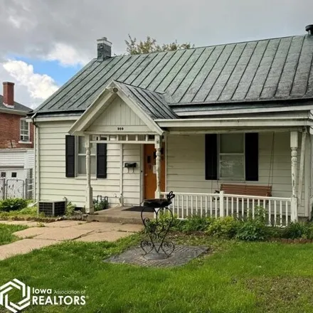 Buy this 3 bed house on 720 Spring Street in Burlington, IA 52601