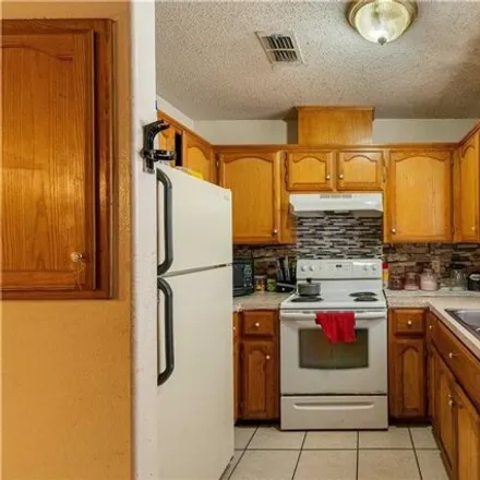 Image 8 - 301 North 28th Street, Casa Bonita Colonia, McAllen, TX 78501, USA - House for sale