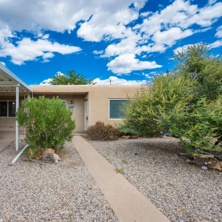 Image 2 - 2514 Valencia Drive Northeast, Albuquerque, NM 87110, USA - House for sale