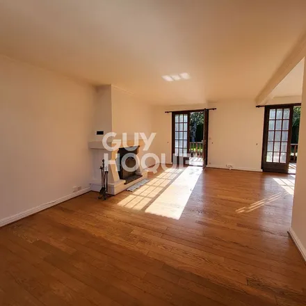 Rent this 5 bed apartment on 6 Rue de Vinde in 78170 La Celle-Saint-Cloud, France